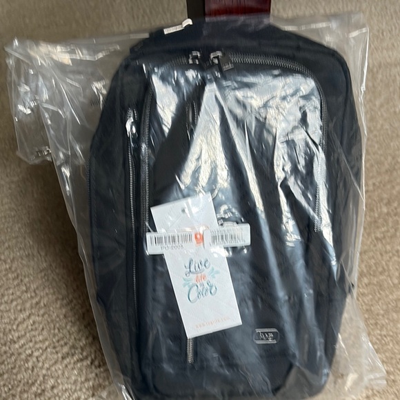 Lug Tailback Sling Bag-Brushed Black-NWT - Picture 9 of 11